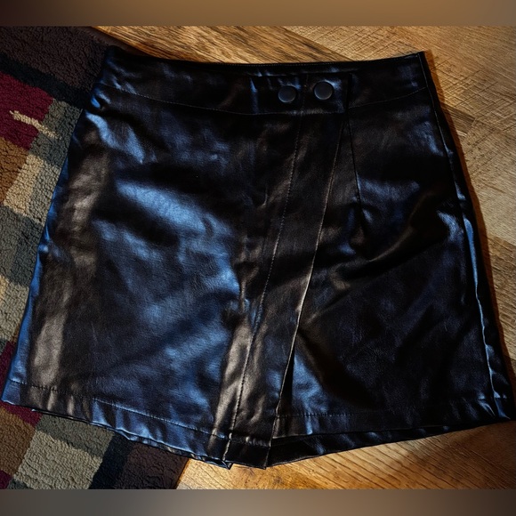 SHEIN Black Faux Leather Wrap Skort - Picture 1 of 8